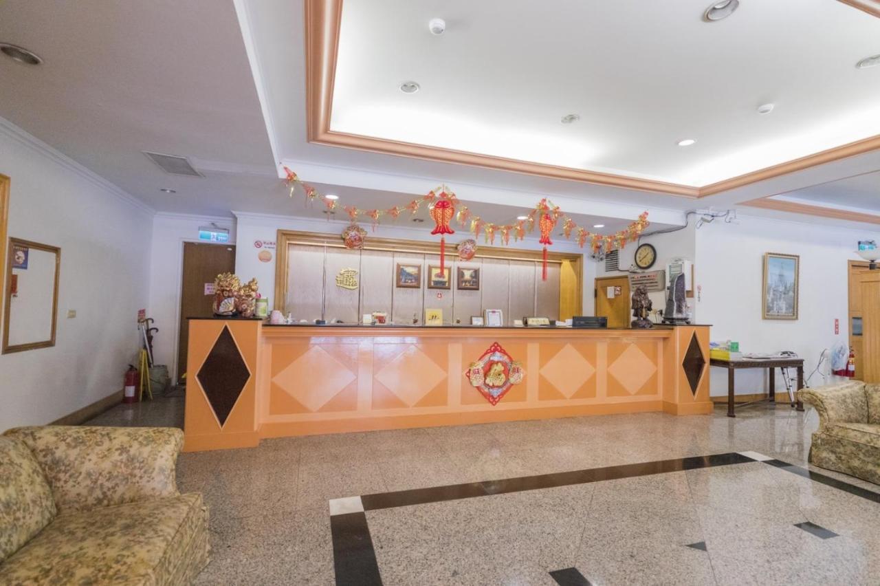 Tzu Chi Hotel Pingtung Exteriör bild