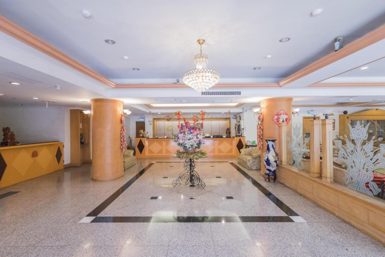 Tzu Chi Hotel Pingtung Exteriör bild