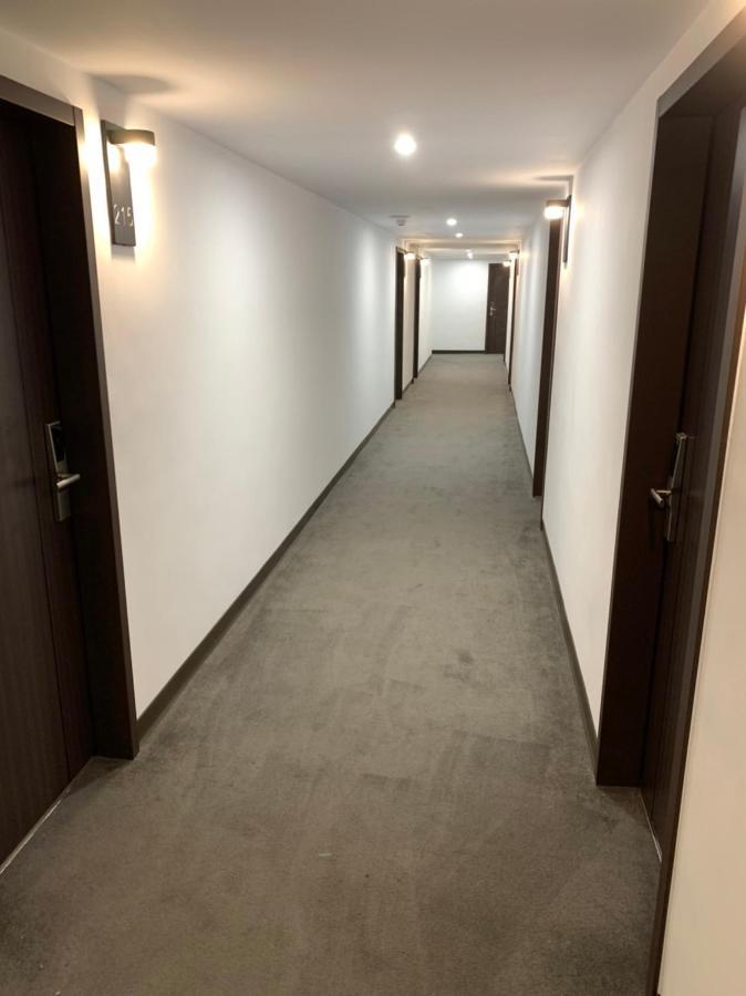 Tzu Chi Hotel Pingtung Exteriör bild