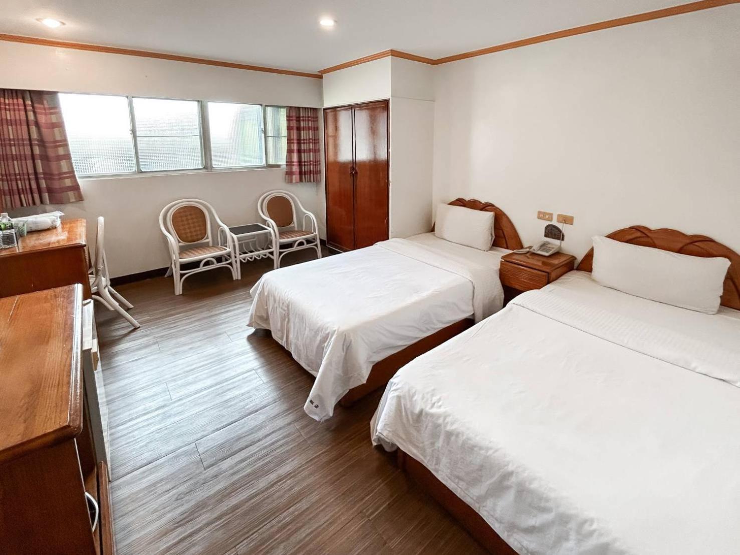 Tzu Chi Hotel Pingtung Exteriör bild